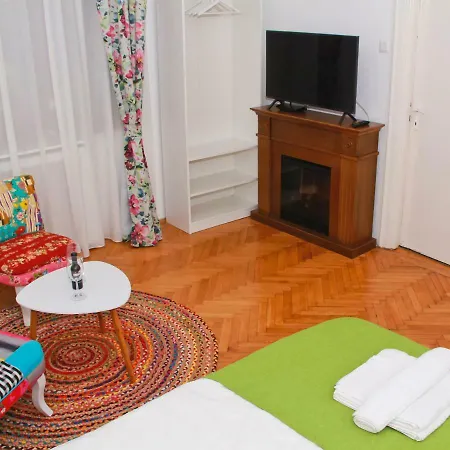 Appartamento Bright In The Heart Of The With Netflix Bucarest