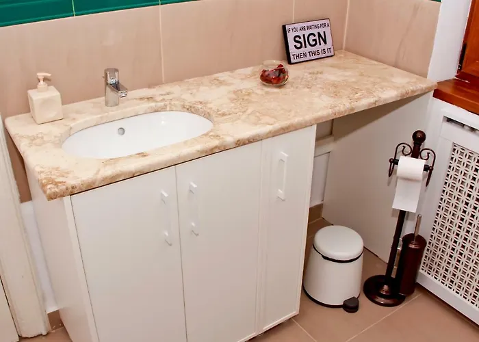 Bright In The Heart Of The With Netflix 公寓 *