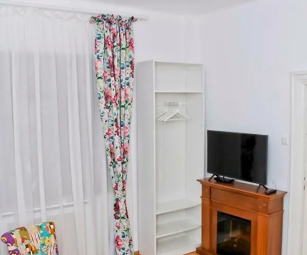 Bright In The Heart Of The With Netflix 布加勒斯特