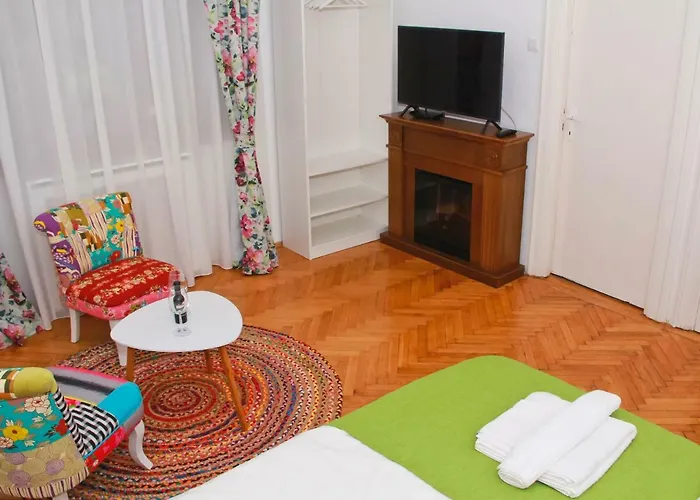 Lägenhet Bright In The Heart Of The With Netflix Bukarest