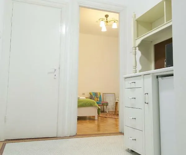 Bright In The Heart Of The With Netflix アパート ブカレスト