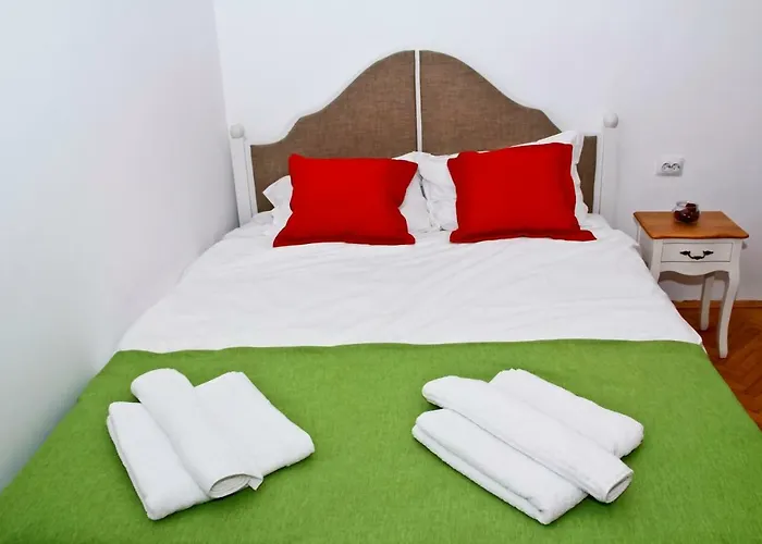 Bright In The Heart Of The With Netflix * ブカレスト