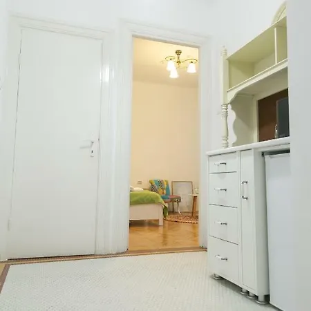 Bright In The Heart Of The With Netflix Apartamento Bucarest