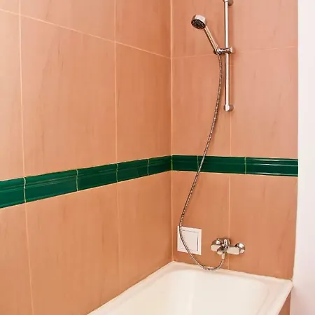 Apartamento Bright In The Heart Of The With Netflix